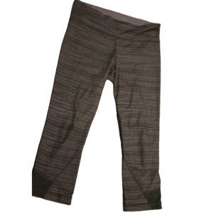 2/$30 🏷 Under Armour Striped Crops Size S